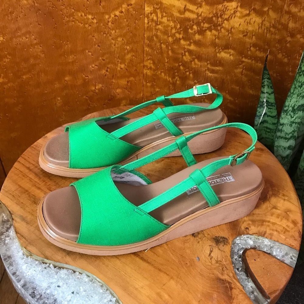 DEADSTOCK NOS 70s 1970s Green Vintage Sandals 6.5